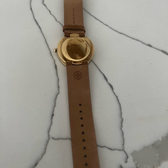 Tory Burch watch I’ve never wear it - Picture 3 of 3
